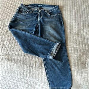 Women's cropped Blue Jeans